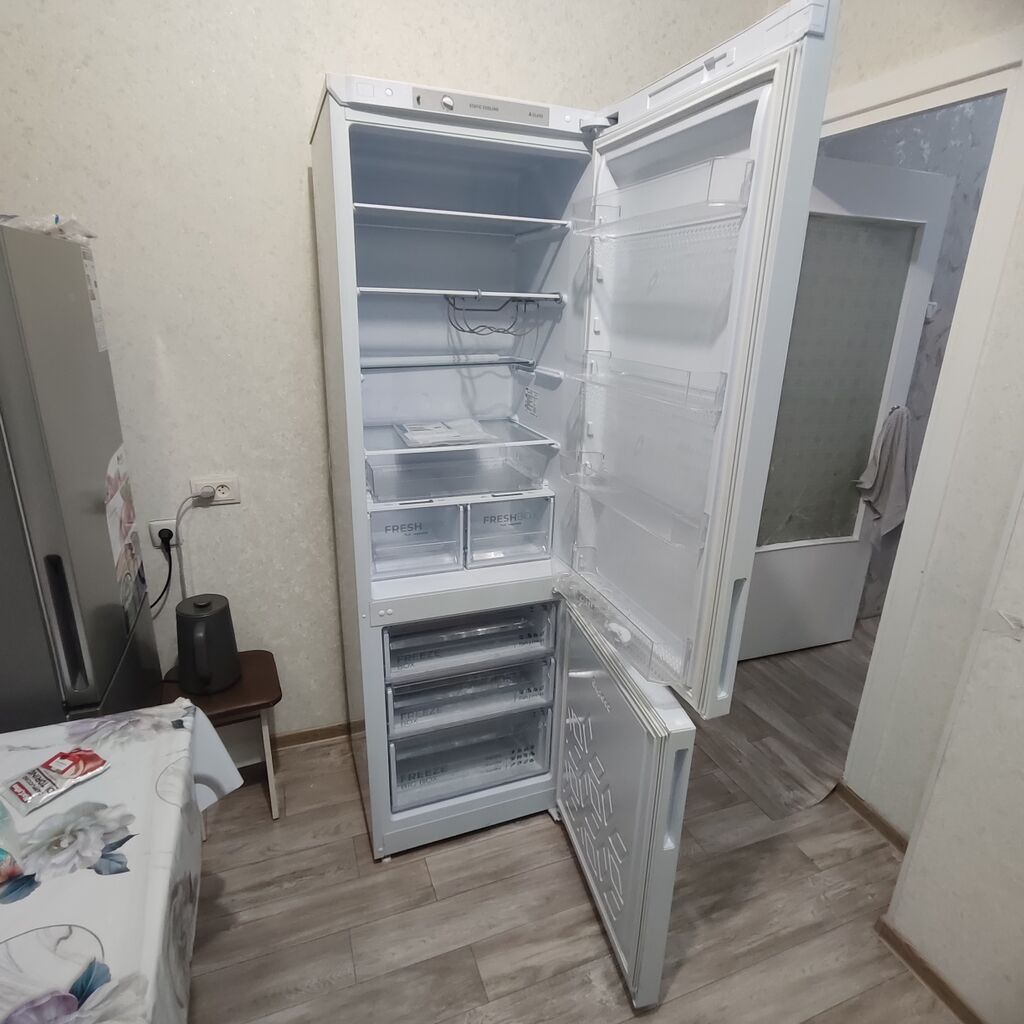 Холодильник Бирюса с нижней морозильной камерой - Цвет: белый, ровные: фото 3