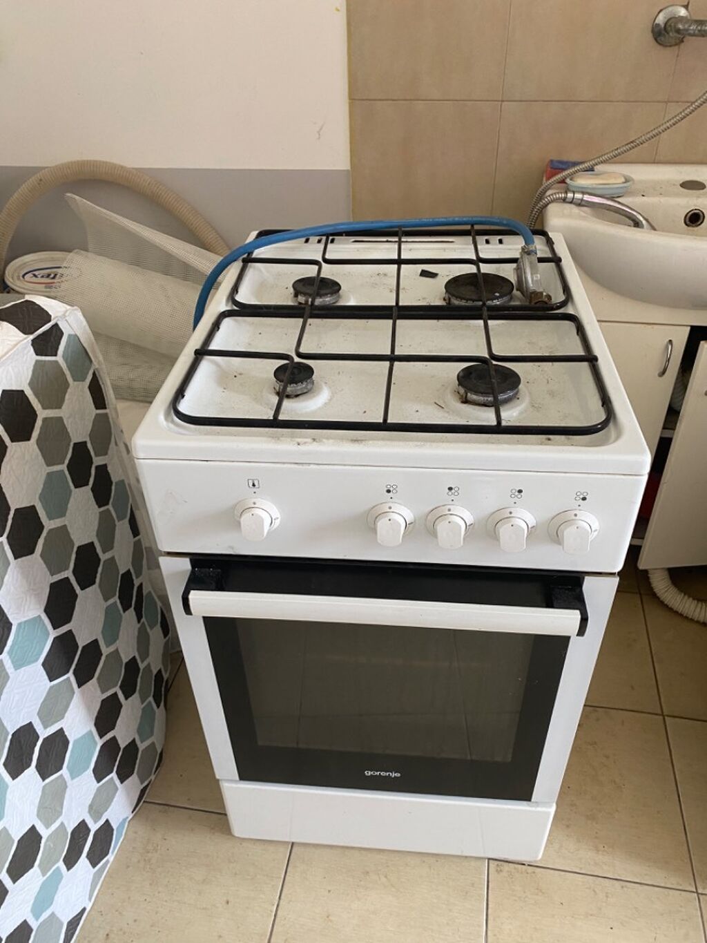 Šporeti i ugradne ploče: Šporet na plin - Gorenje. Malo radio,zbog selidbe hitna prodaja