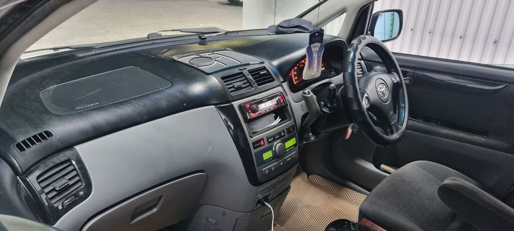 Toyota Ipsum: 2002 г., 2.4 л, Автомат, Бензин, Минивэн: фото 5