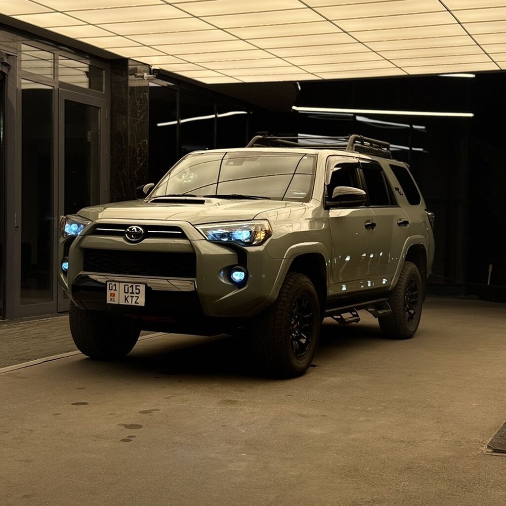 Toyota 4Runner: 2023 г., 4 л, Автомат, Бензин, Внедорожник: фото 3