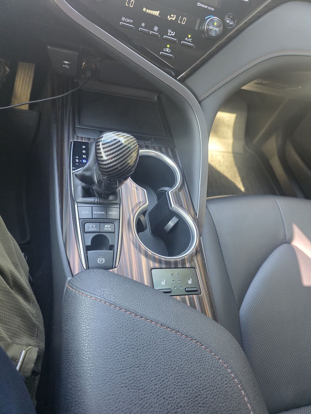 Toyota Camry: 2018 г., 2.5 л, Автомат, Гибрид, Седан: фото 3