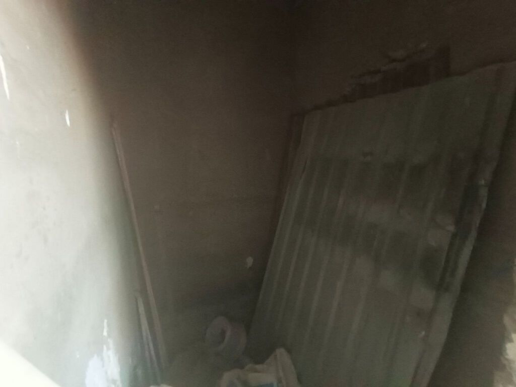 3 otaqlı, 78 kv. m, Təmirsiz
