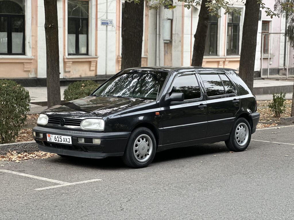Volkswagen Golf: 1993 г., 1.8 л, Механика, Бензин, Хэтчбэк: фото 1