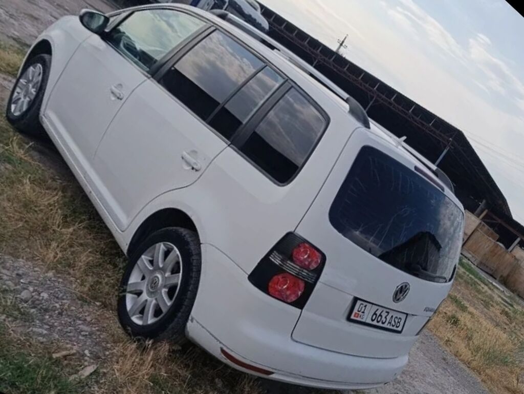 Volkswagen Touran: 2018 г., 1.6 л, Механика, Бензин, Минивэн: фото 6