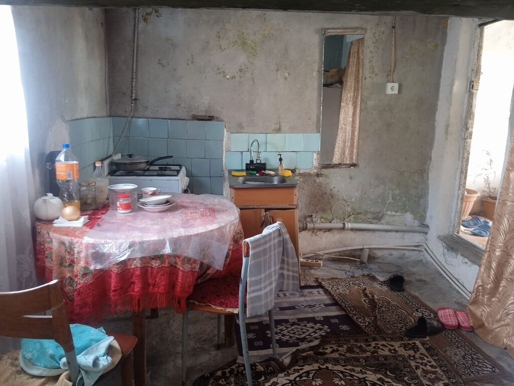 3 otaqlı, 2 kv. m, Təmirsiz