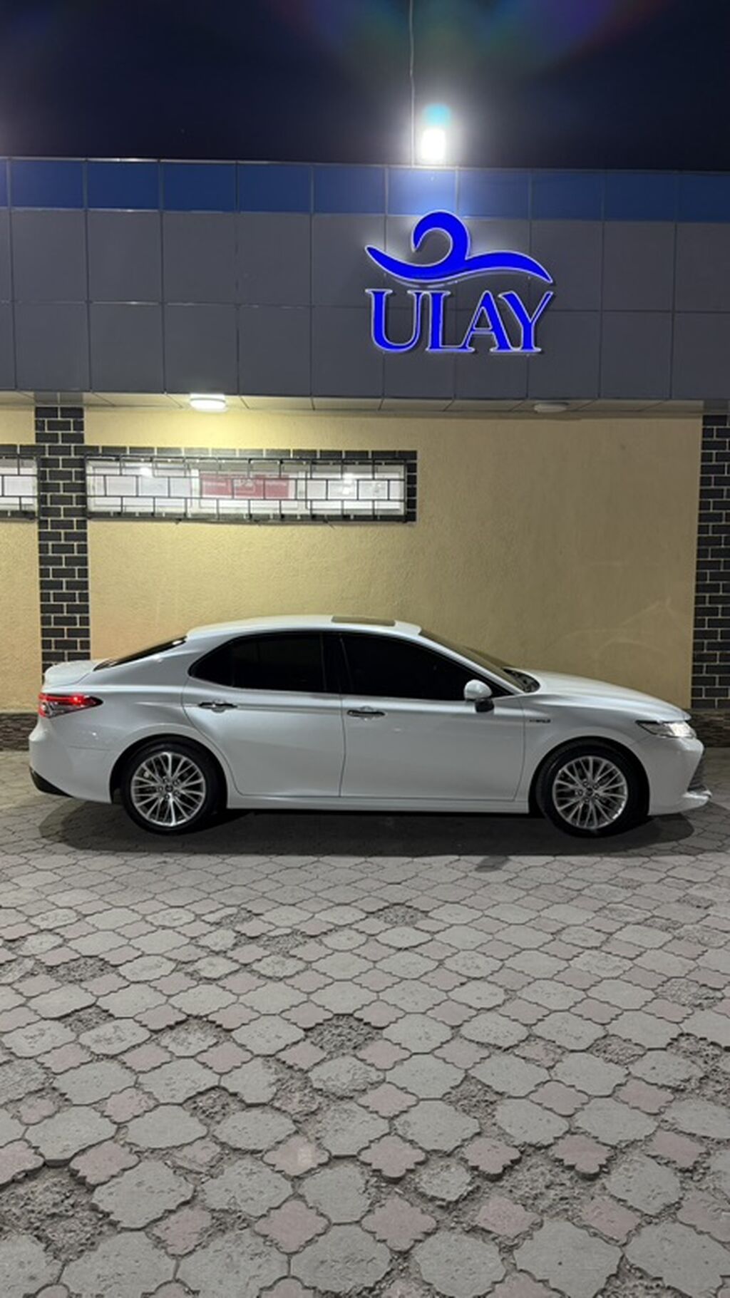 Toyota Camry: 2019 г., 2.5 л, Вариатор, Гибрид, Седан: фото 3