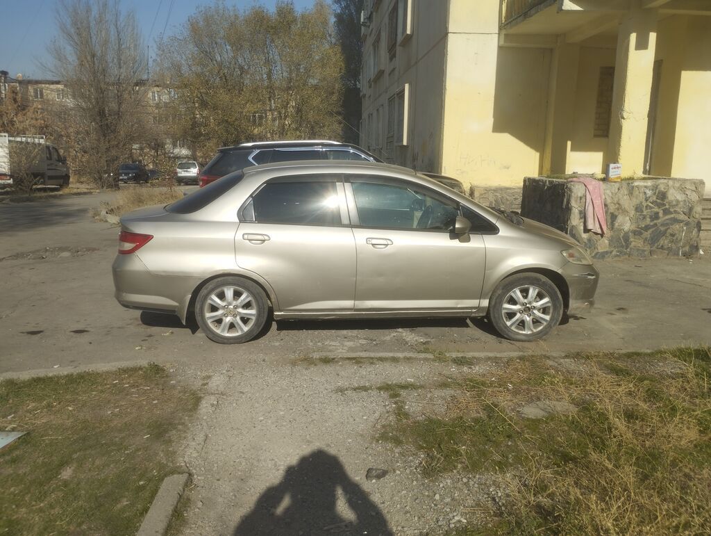 Honda Fit: 2006 г., 1.5 л, Бензин, Седан: фото 4