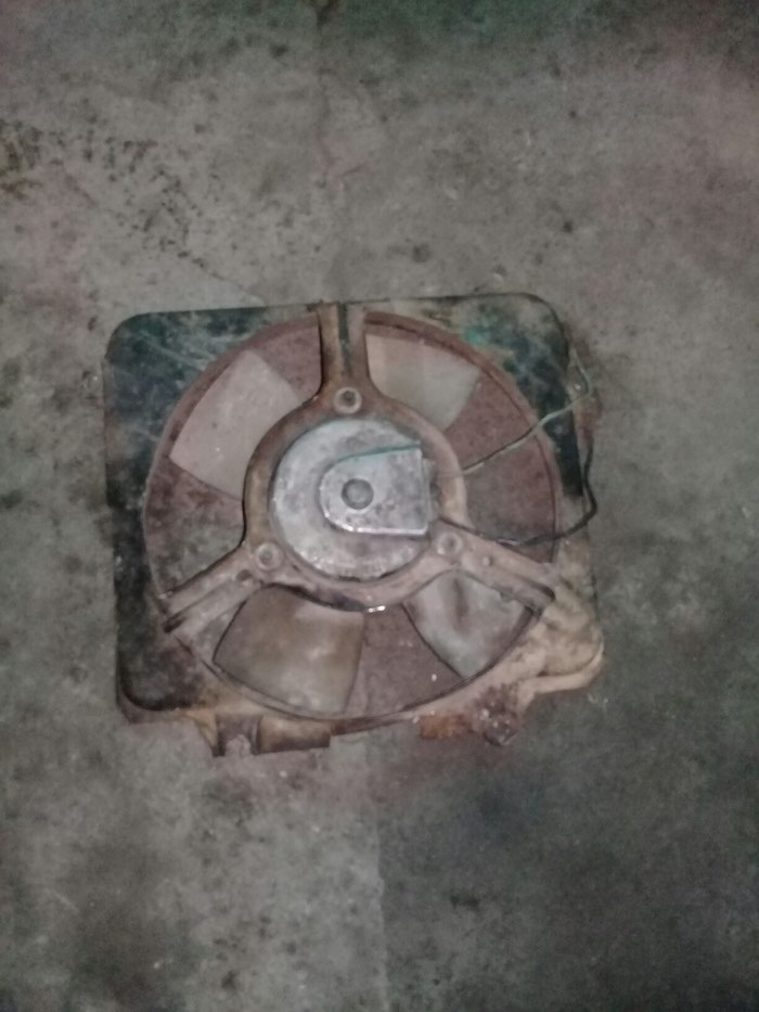 Car Parts: Рабочий 12 вольтовый 1000с on lalafo.com.np Рабочий 12 вольтовый 1000с in Кара-Балта