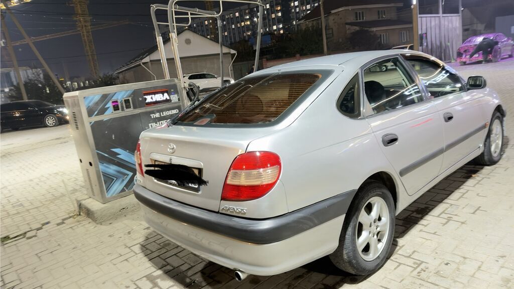 Toyota Avensis: 2002 г., 1.8 л, Механика, Бензин, Хэтчбэк: фото 3
