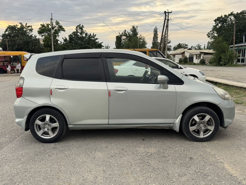 Honda Jazz: 2008 г., 1.4 л, Автомат, Бензин, Хэтчбэк — фото 4