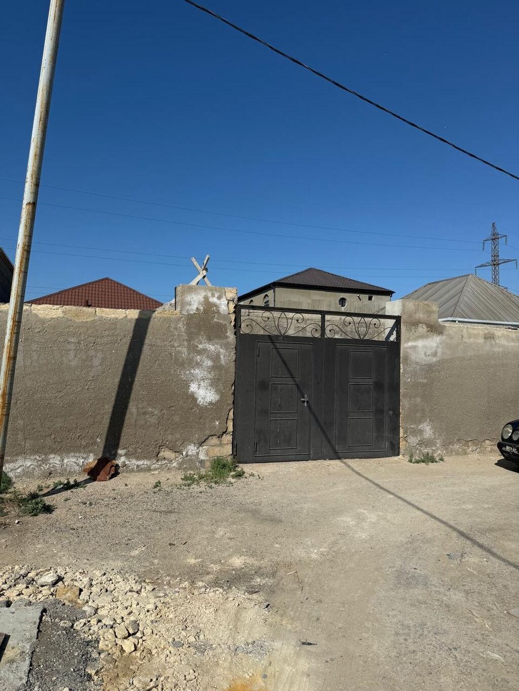 Sumqayıt şəhər 76 cı məhəllədə portağal marketə yaxın yerdə yarı