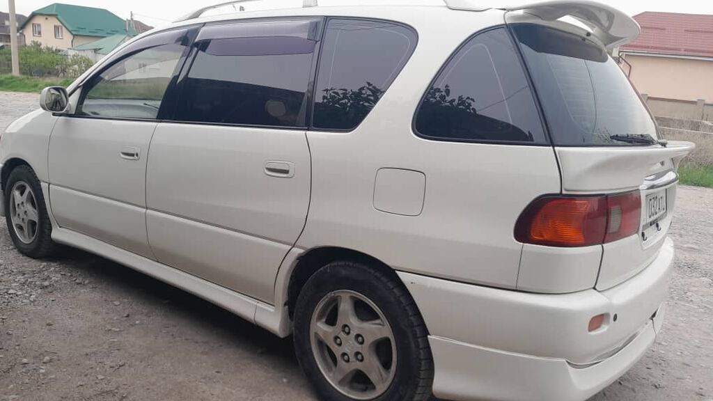 Toyota Ipsum: 1998 г., 2 л, Автомат, Бензин, Минивэн: фото 3