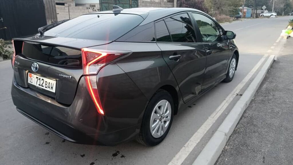 Toyota Prius: 2017 г., Гибрид, Лифтбек: фото 4