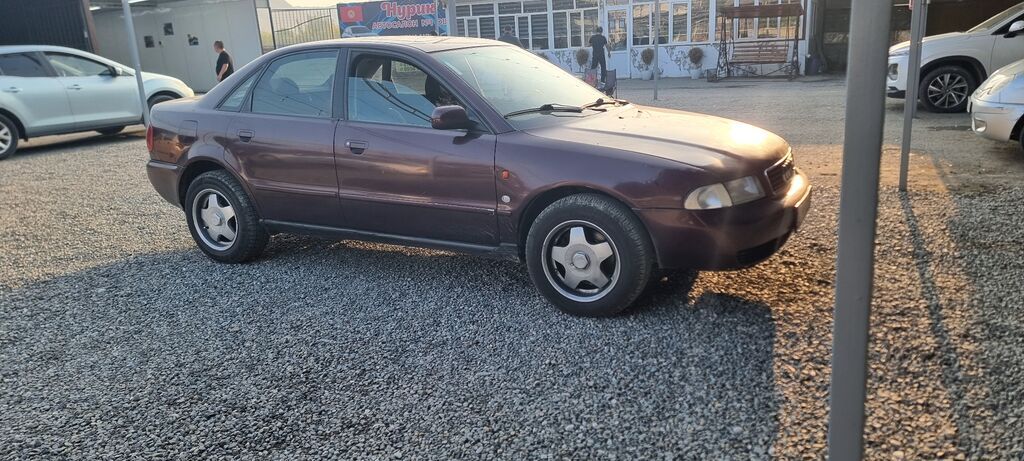 Audi A4: 1999 г., 1.6 л, Механика, Бензин, Седан: фото 4