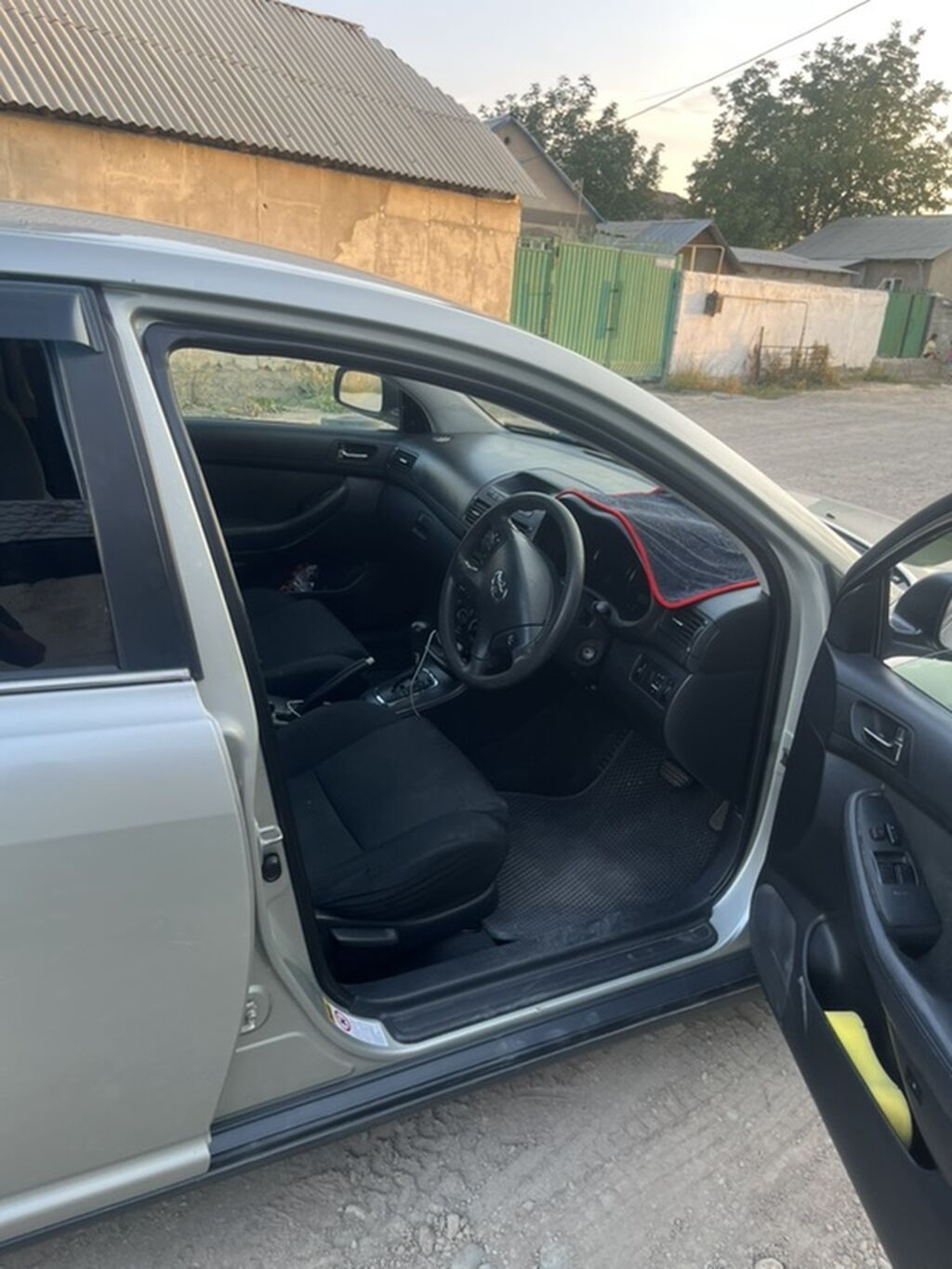 Toyota Avensis: 2005 г., 1.8 л, Автомат, Бензин, Седан: фото 6