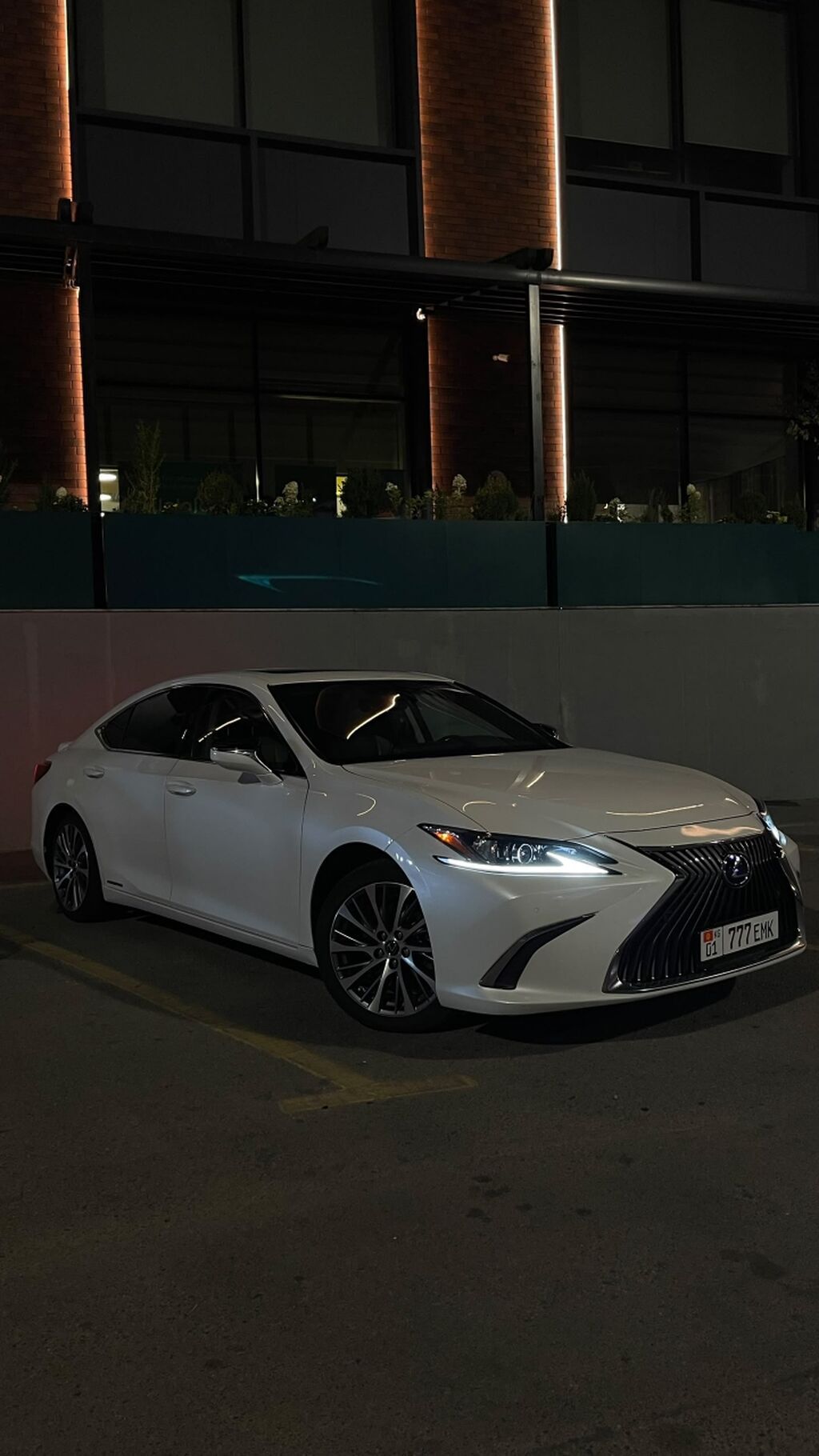Lexus ES: 2021 г., 2.5 л, Автомат, Гибрид, Седан: фото 1