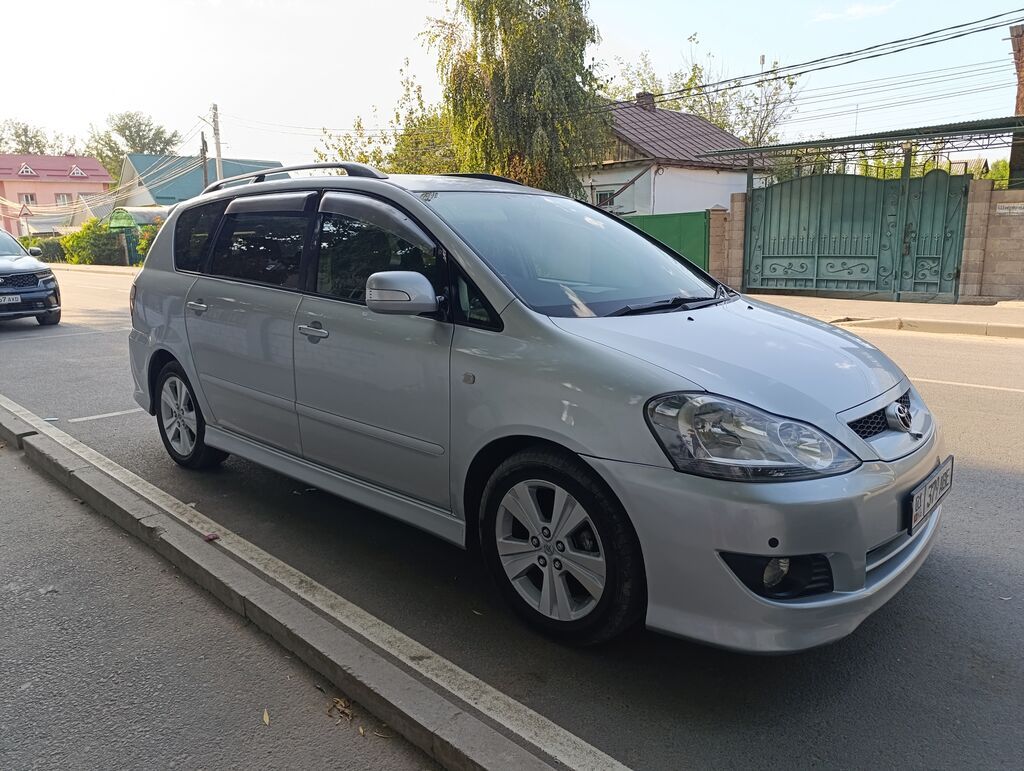 Toyota Ipsum: 2003 г., 2.4 л, Автомат, Газ, Минивэн: фото 2