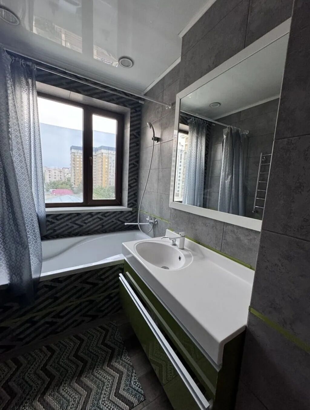 2 комнаты, 77 м², Золотой квадрат Элитка, 6 этаж, Дизайнерский ремонт: фото 3