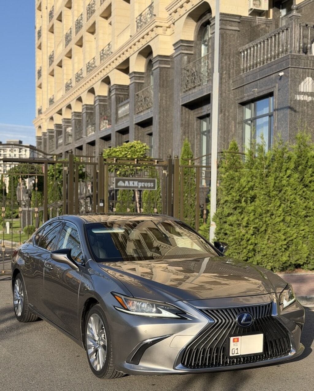 Lexus ES: 2019 г., 2.5 л, Автомат, Гибрид, Седан — фото 3