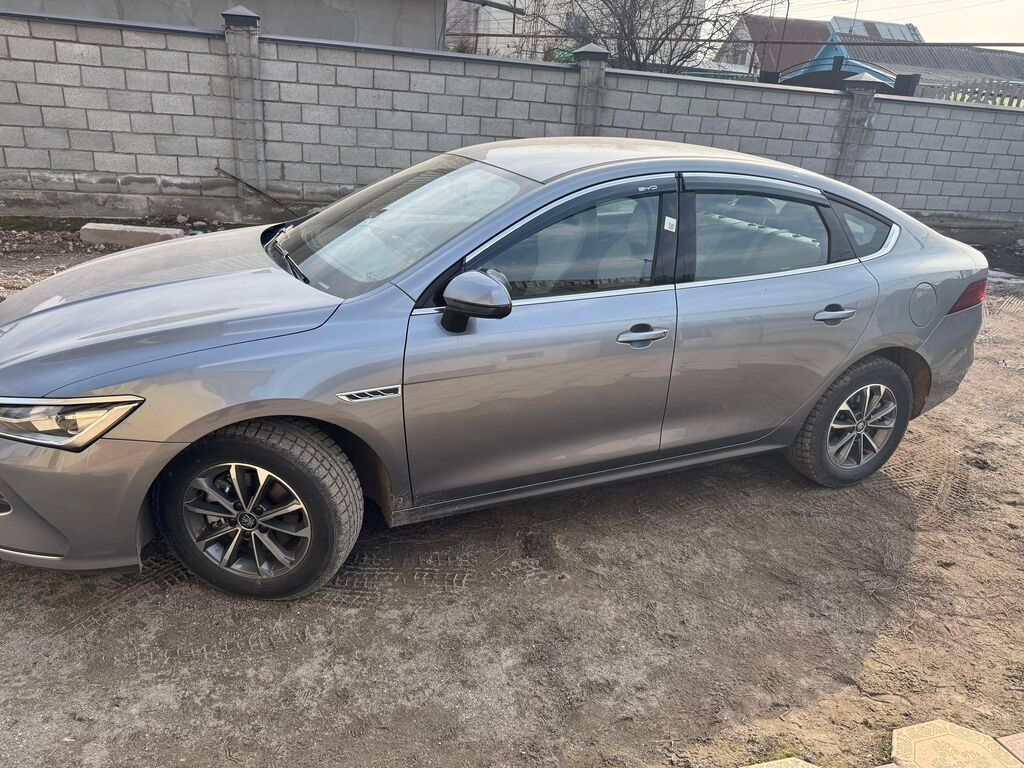 BYD : 2024 г., 1.5 л, Робот, Гибрид, Седан: фото 7