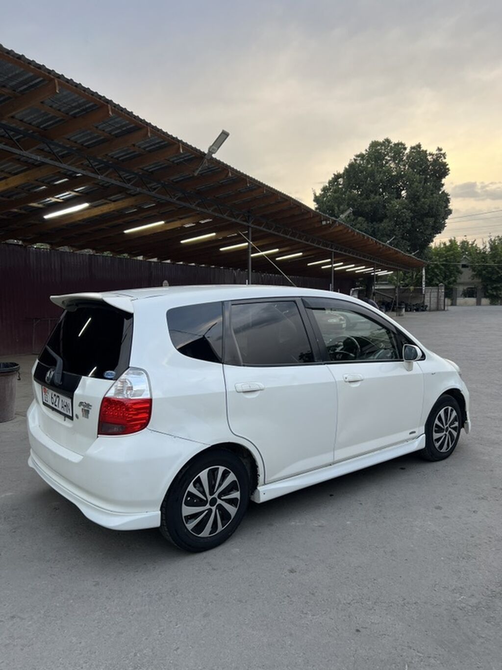 Honda Fit: 2002 г., 1.3 л, Автомат, Бензин, Хэтчбэк: фото 3