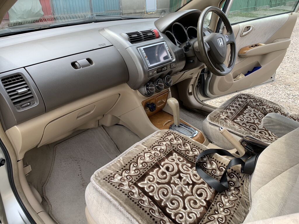 Honda Fit Aria: 2005 г., 1.5 л, Вариатор, Бензин: фото 5