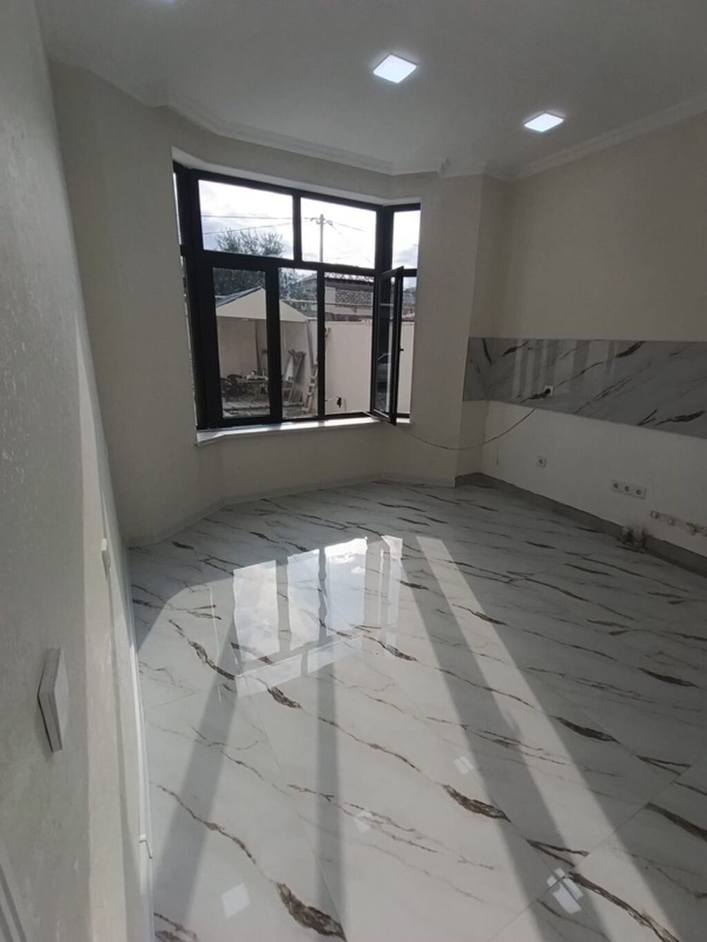 Hövsanda dənizə yaxın, paket kupçalı, super yeni təmirli,2 mərtəbəli