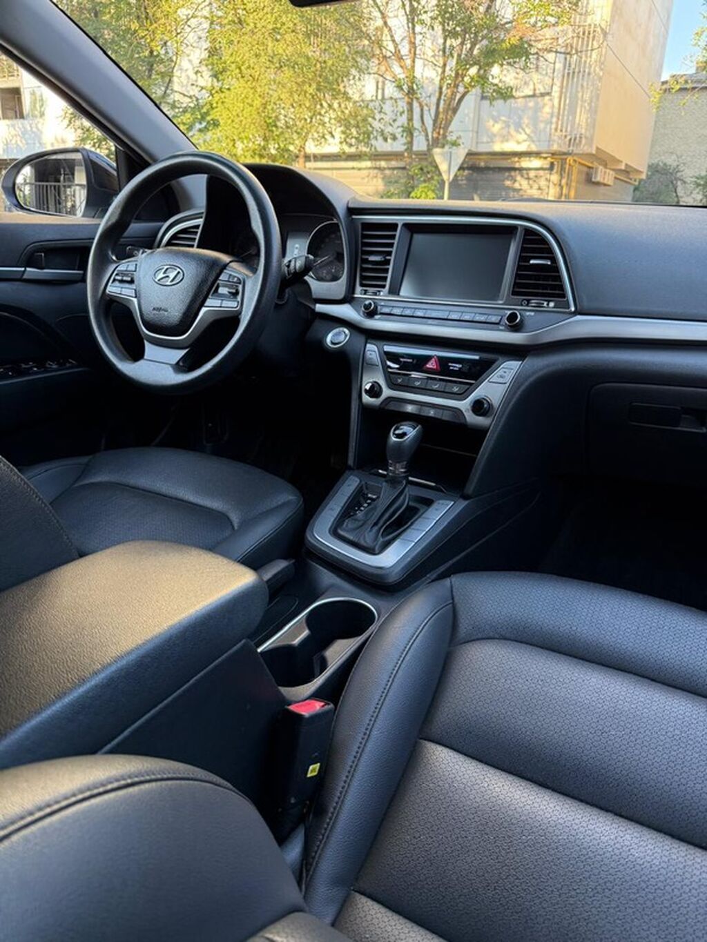 Hyundai Elantra: 2017 г., 1.6 л, Автомат, Бензин, Седан: фото 3