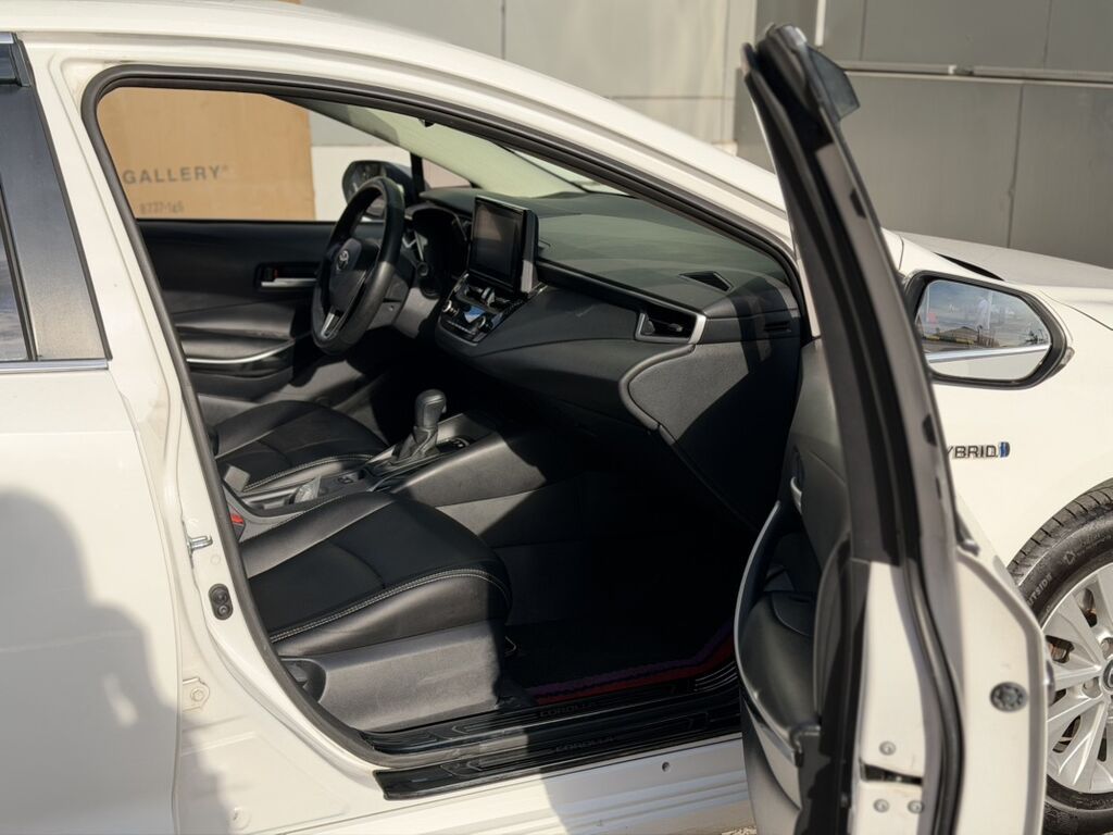 Toyota Corolla: 2021 г., 1.8 л, Гибрид, Седан: фото 5