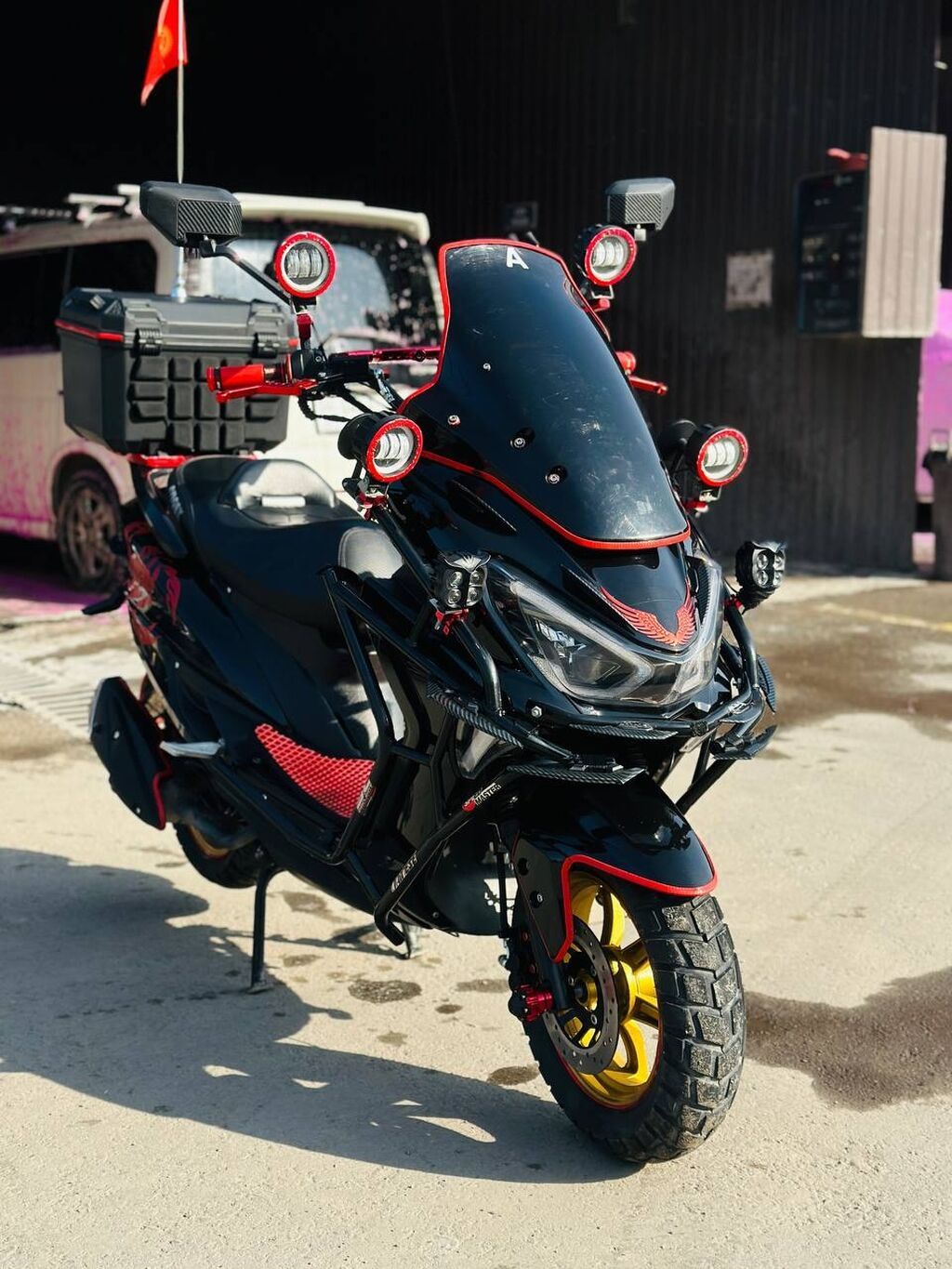 Скутер (макси-скутер) с расширенным туристическим и off-road — фото 1