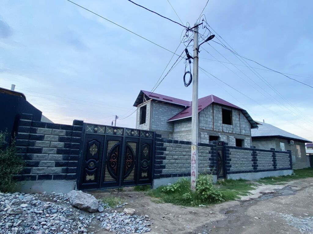 Продаётся капитальный дом с участком, огороженный высоким декоративным: фото 2
