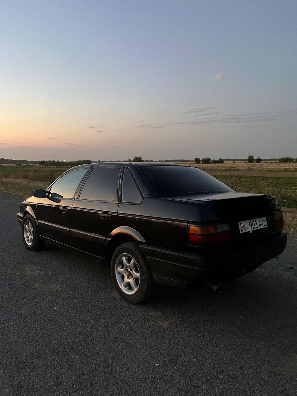 Volkswagen Passat: 1990 г., 1.8 л, Механика, Бензин, Седан: фото 1