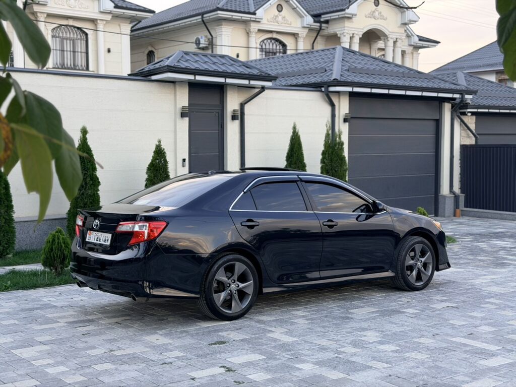 Toyota Camry: 2012 г., 3.5 л, Автомат, Бензин, Седан: фото 2