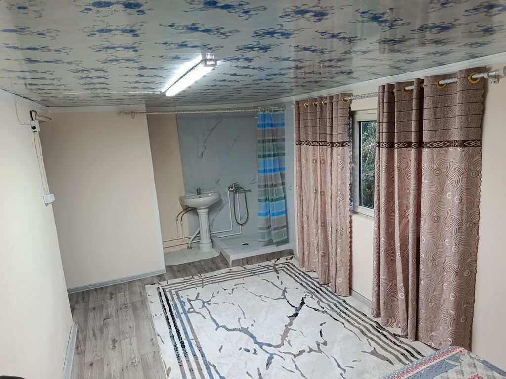 Сдается комната/студия с санузлом. Особенности: - Просторная комната: фото 8
