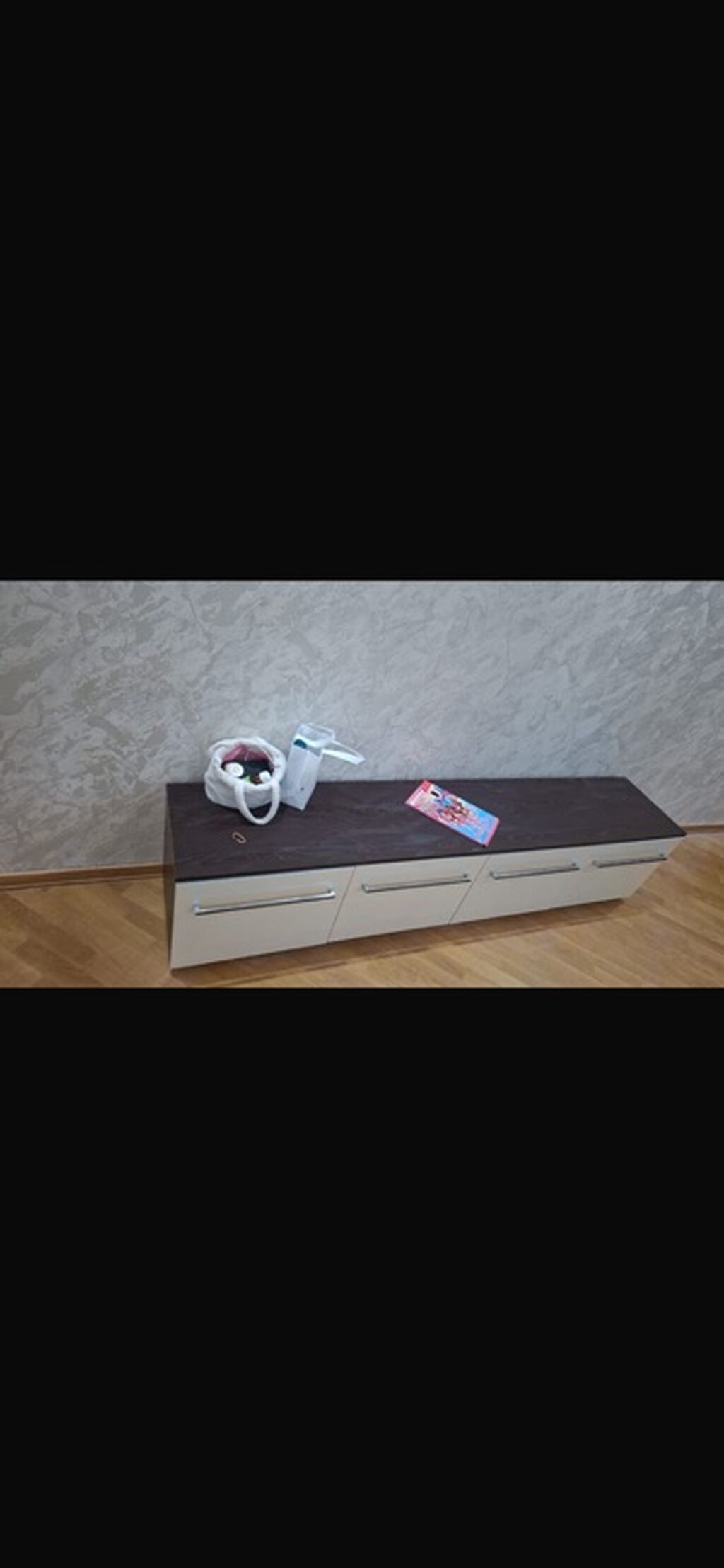 TV stendi / aşağı konsol - Material: laminat MDF, üst səth tünd