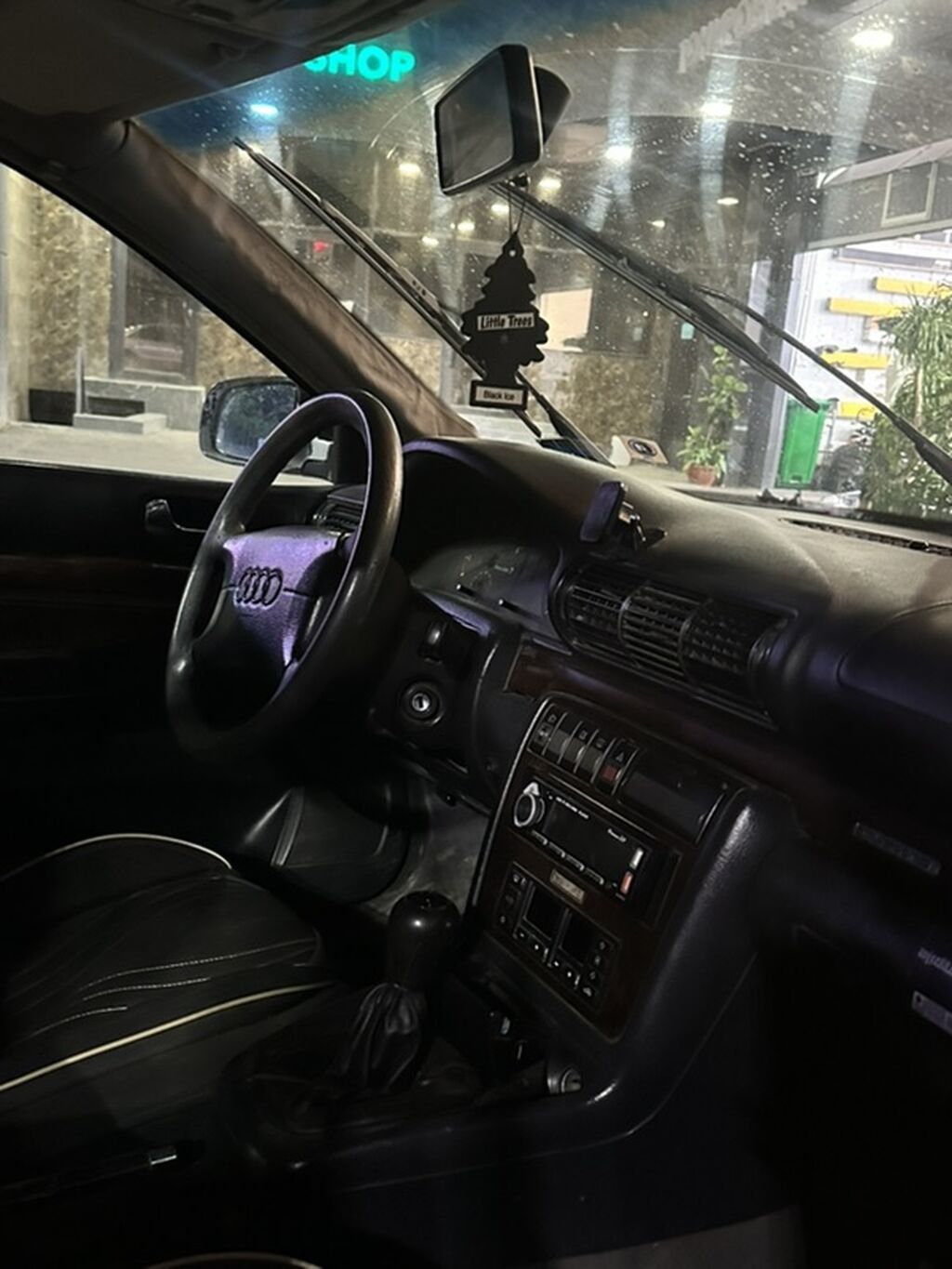 Audi A4: 1997 г., 1.8 л, Механика, Бензин, Седан — фото 7