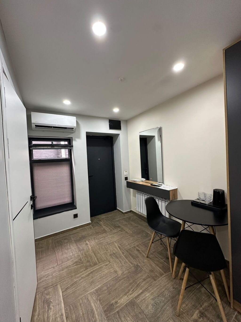 Mokk hotel Планировка и оснащение: - Просторная студия: двуспальная — фото 2