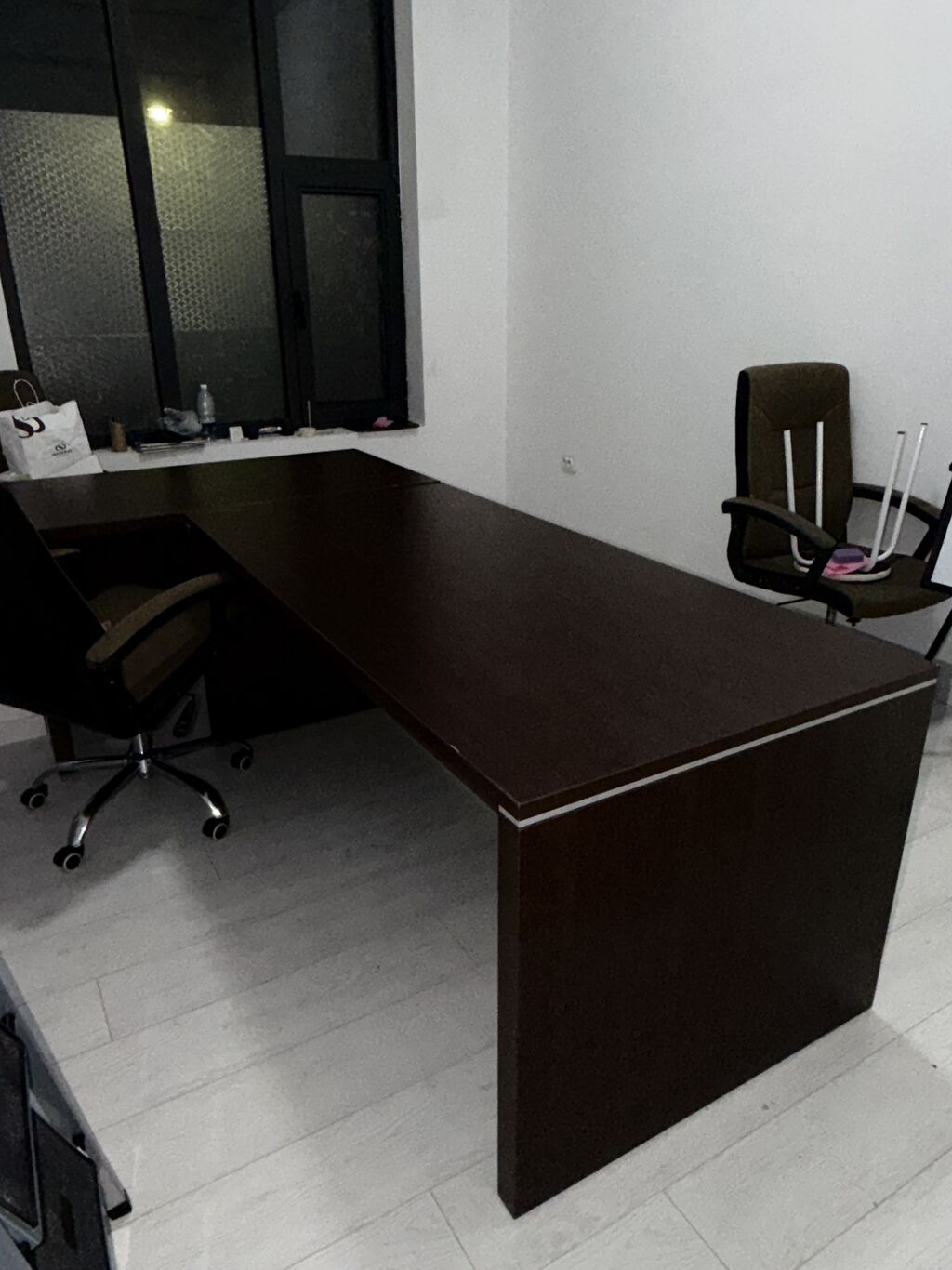 Продам офисный комплект: угловой стол и кресло: фото 3