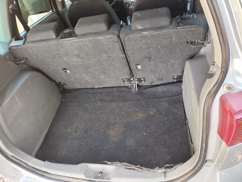 Mazda Demio: 2005 г., 1.3 л, Механика, Бензин, Хэтчбэк: фото 2