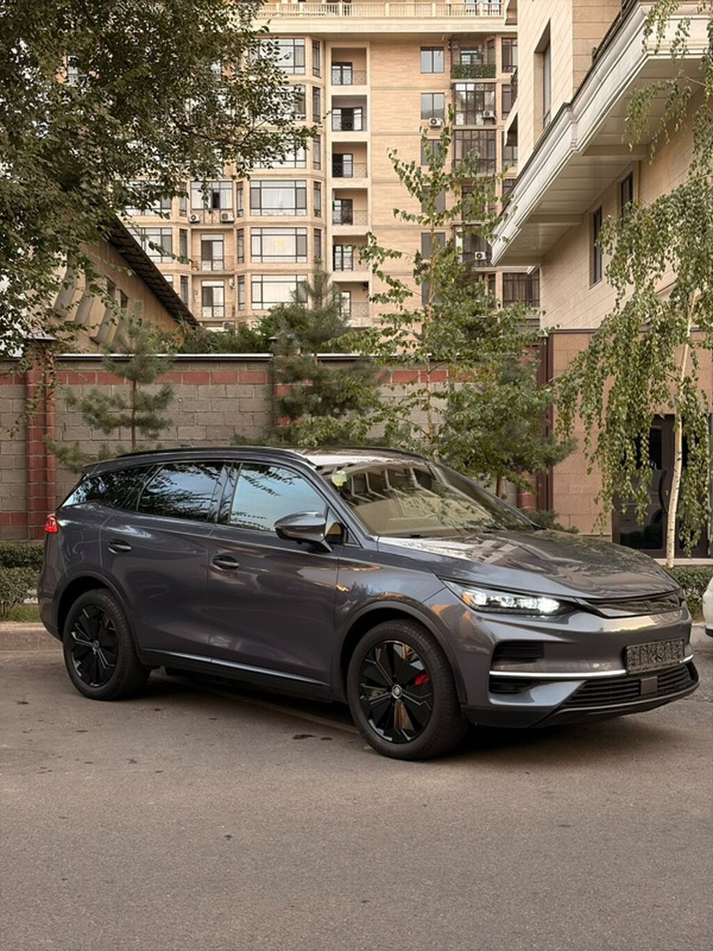 Byd tang 3 ряда сидений Запас хода 650 км Пробег 66 тысяч км: фото 2