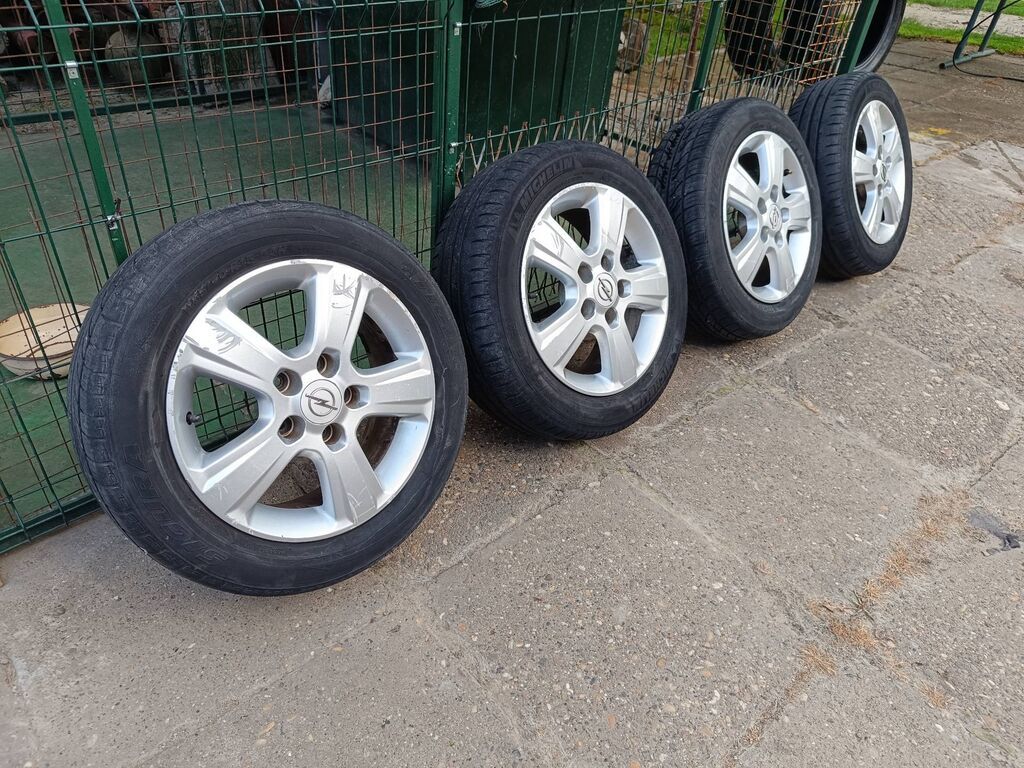 Ostalo: Alu felne Opel Meriva 15 raspon rupa 5X110mm,centralna rupa