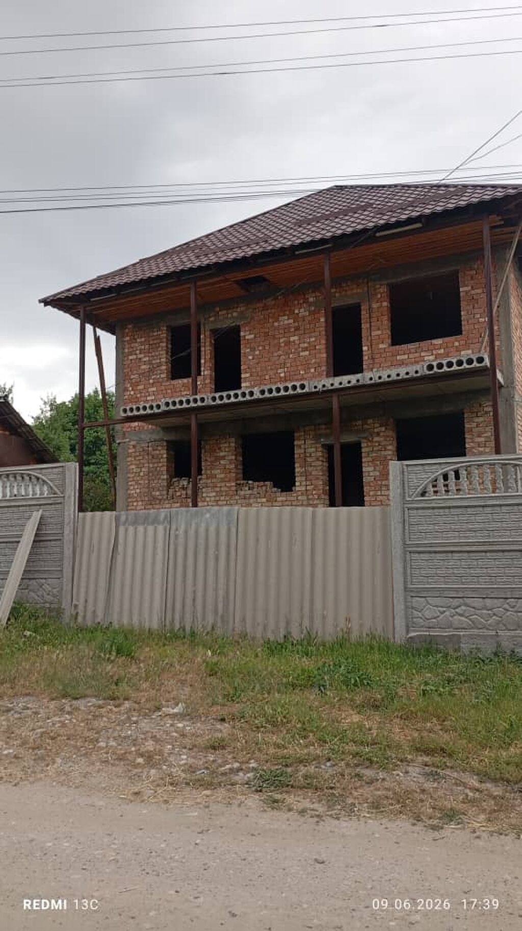 Продаётся недостроенный двухэтажный кирпичный дом с участком: фото 3