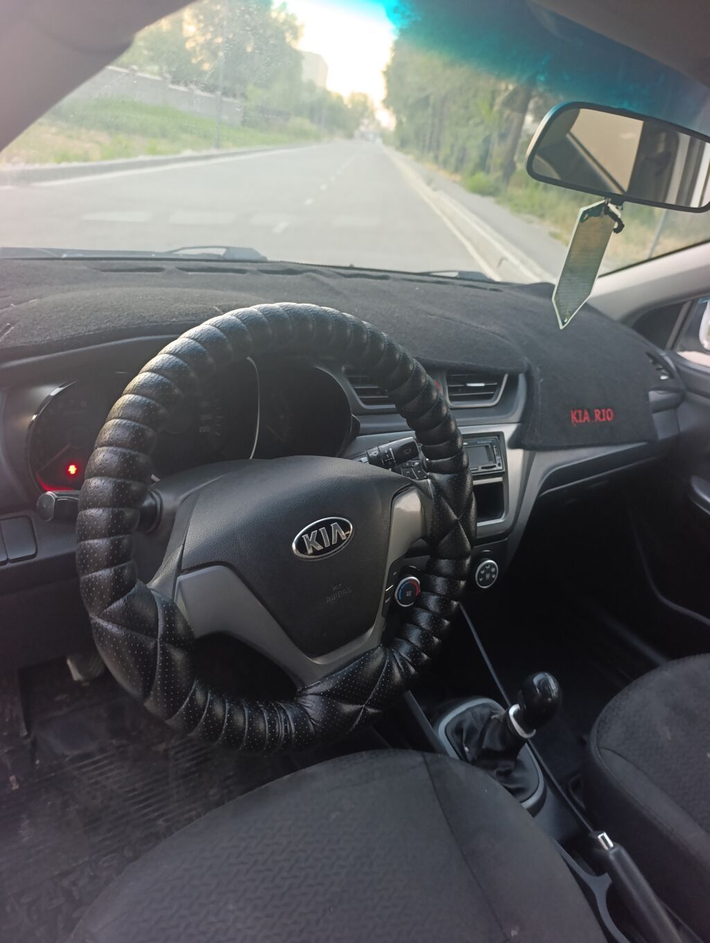 Kia Rio: 2016 г., 1.6 л, Механика, Бензин, Седан: фото 6