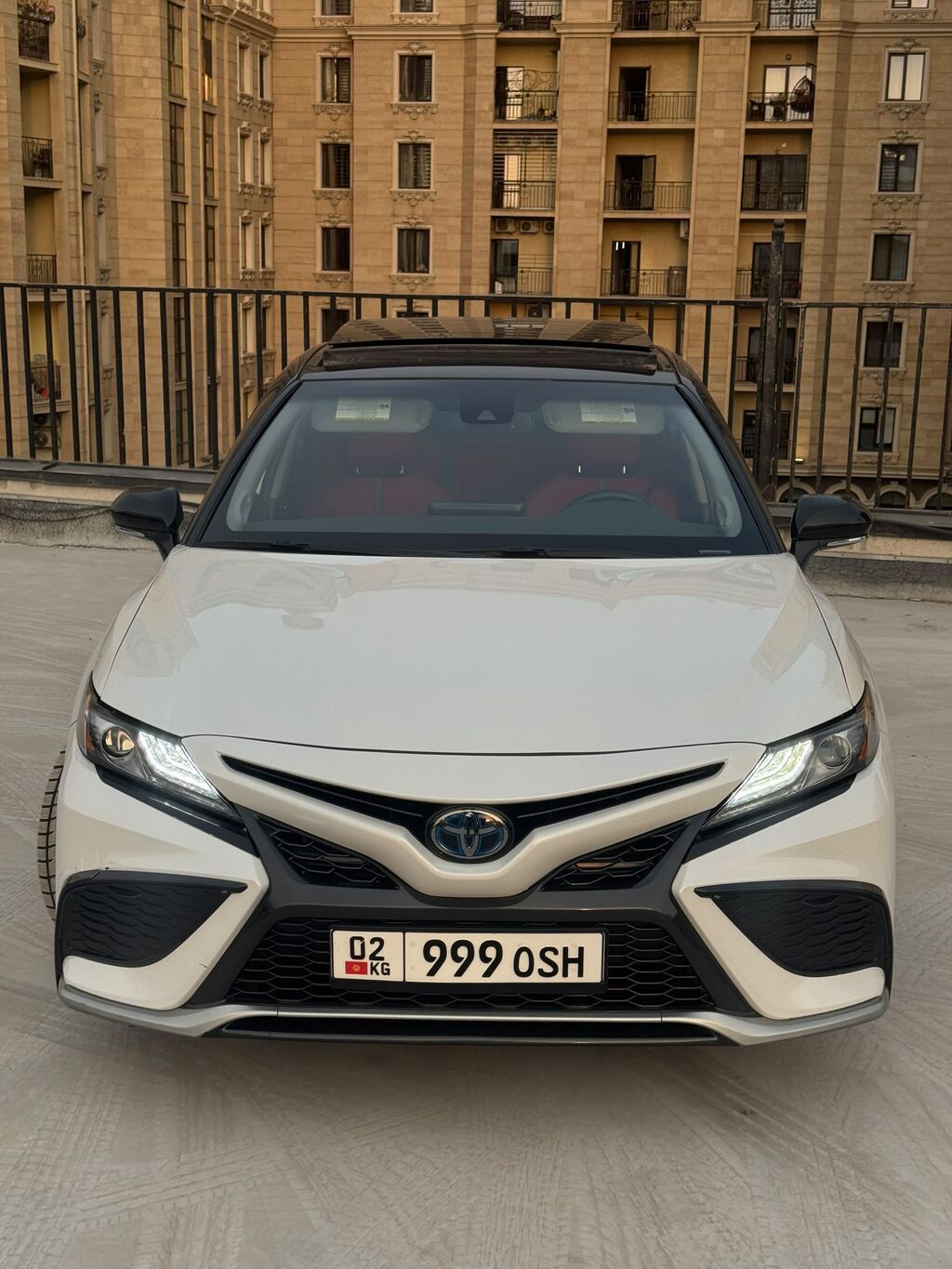 Toyota Camry: 2021 г., 2.5 л, Вариатор, Гибрид, Седан: фото 2