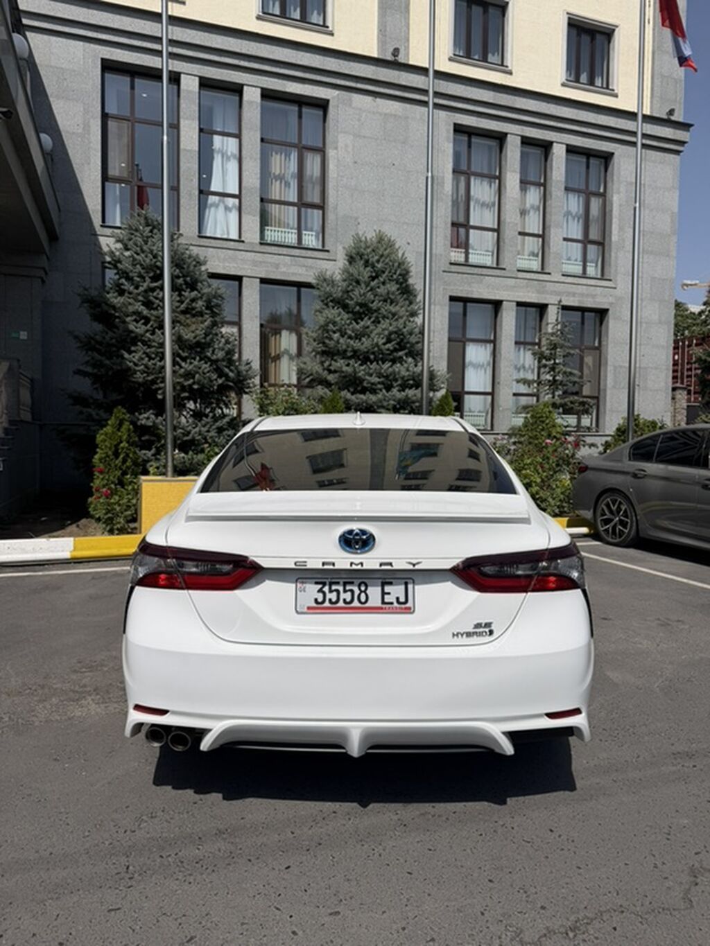Toyota Camry: 2023 г., 2.5 л, Автомат, Гибрид, Седан: фото 2