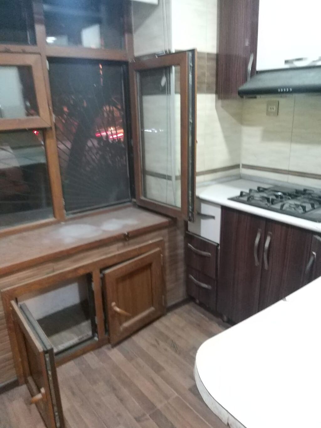 Azadliq prospekti metrosundan 10 deqiqelik mesafede 99 sayli mektebin