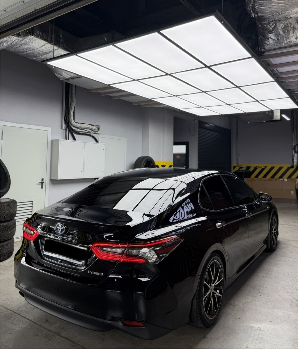 Toyota Camry: 2021 г., 2.5 л, Вариатор, Гибрид, Седан: фото 4