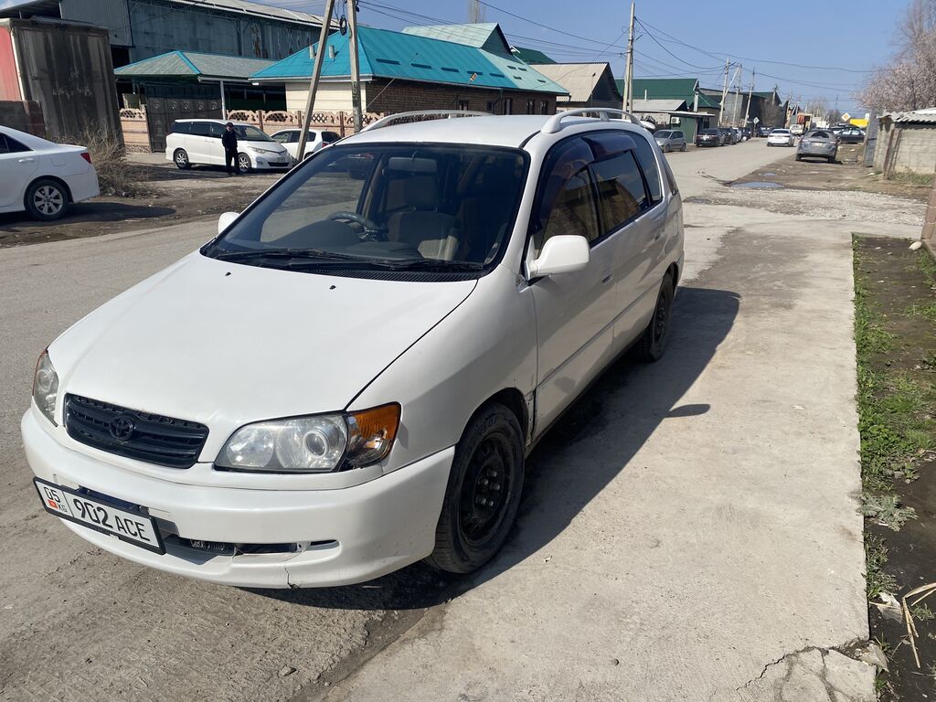 Toyota Ipsum: 2001 г., 2 л, Автомат, Газ, Минивэн: фото 4