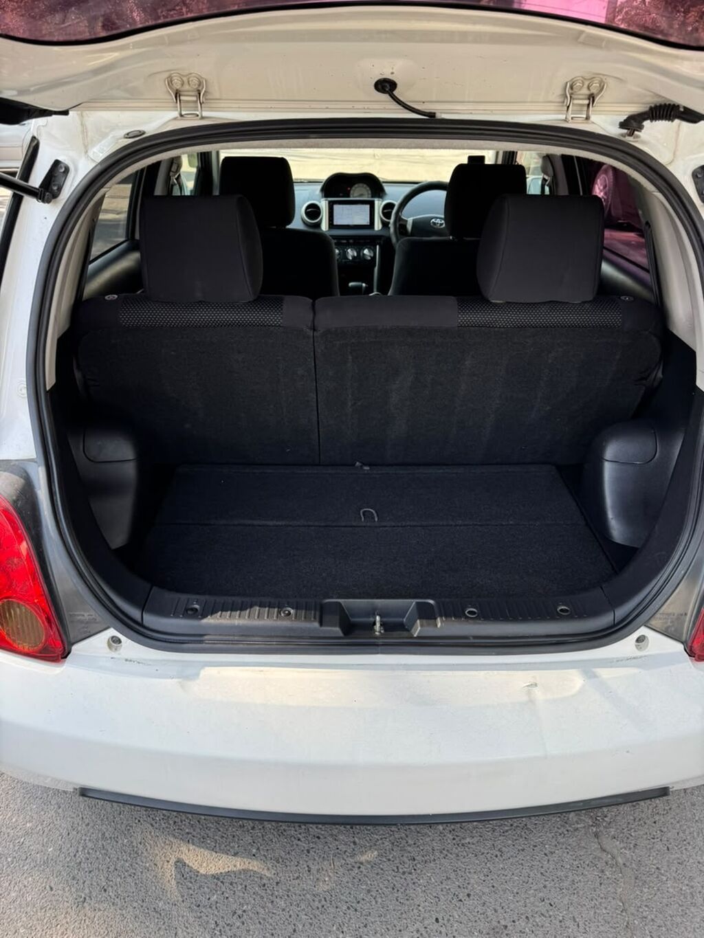 Toyota Ist: 2003 г., 1.3 л, Автомат, Бензин, Хэтчбэк: фото 7