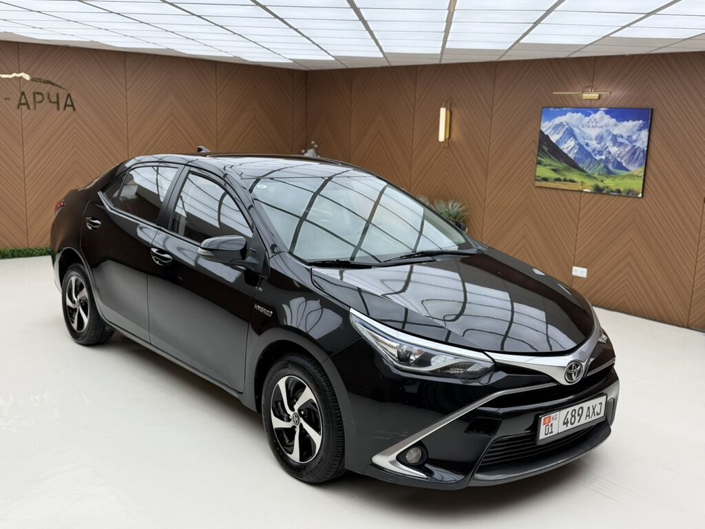 Toyota Corolla: 2019 г., 1.8 л, Автомат, Гибрид, Седан: фото 2